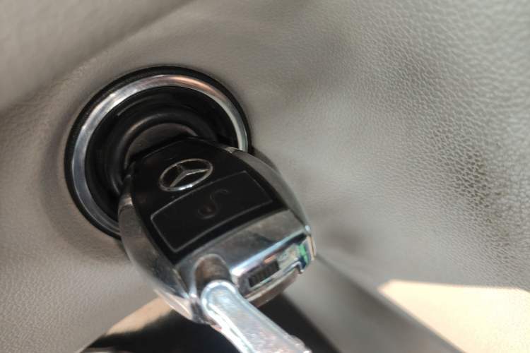 Used Mercedes-Benz R-Class 2011 R 300 L Business Model