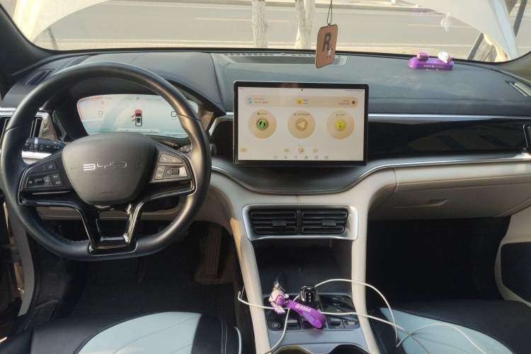 Used BYD Song PLUS New Energy 2024 Honor Edition EV 520km Luxury Model Audio And AC Panel