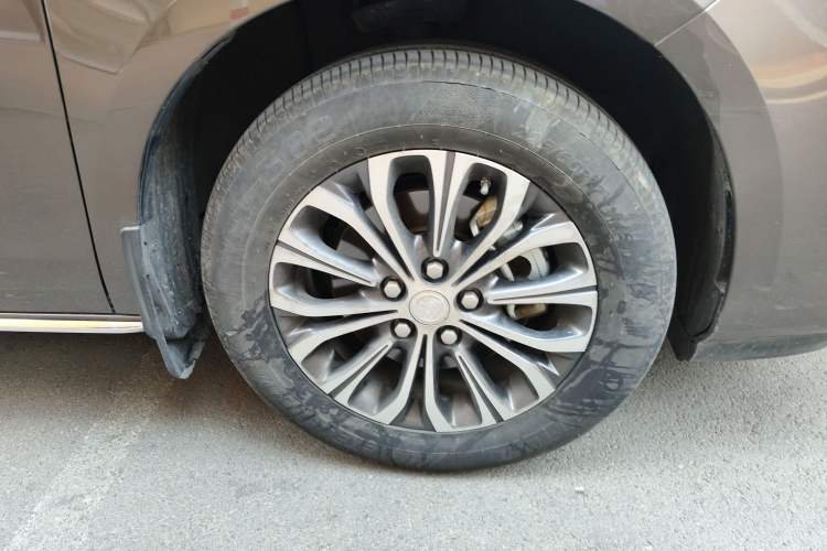 Used Buick GL8 2023 Land Executive Class Comfort Model
