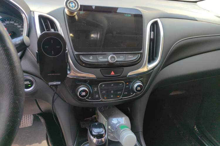 Used Chevrolet Equinox 2018 RS 550T Automatic All-Wheel-Drive Boundary Edition Audio And AC Panel