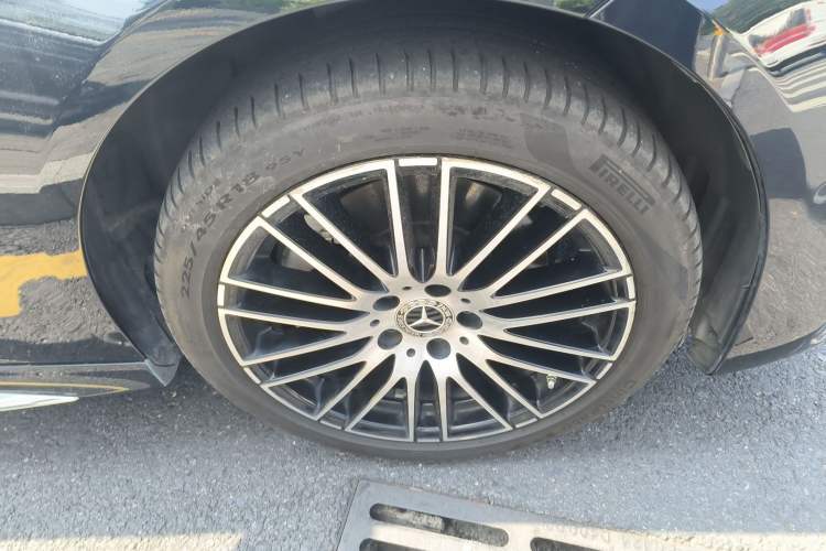 Used Mercedes-Benz C-Class 2023 Restyled C 260 L Sport Edition Right Front Wheel Hub