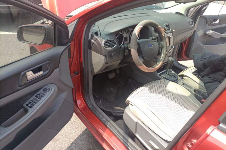 Used Ford Focus 2013 Hatchback Classic 1.8L Automatic Base Model
