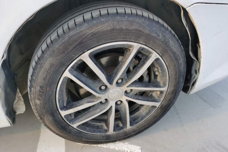 Used Bestune B50 2013 1.6L automatic luxury version Right Front Wheel Hub