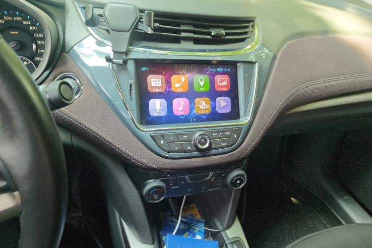 Used Chevrolet Malibu 2016 2.0L Automatic Luxury Edition Audio And AC Panel