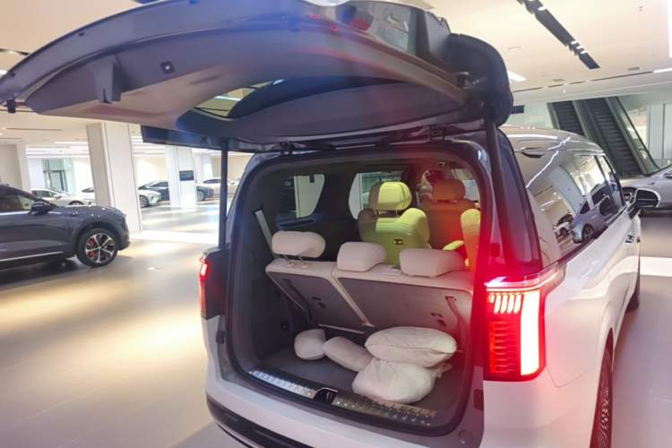 Used Zeekr 009 2024 7-Seater Aisle Version 108 kWh
