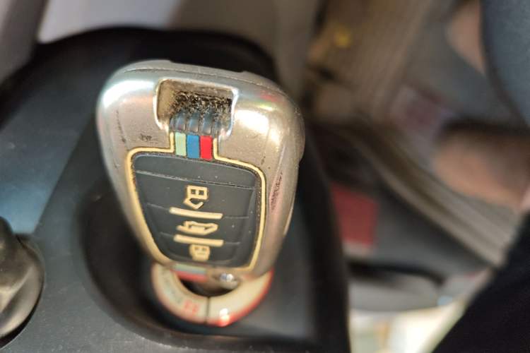 Used SAIC MAXUS Xintu V80 2023 2.0T Manual Classic Aoyuntong Long Wheelbase Ultra-Low Roof 6/7/8/9-Seater