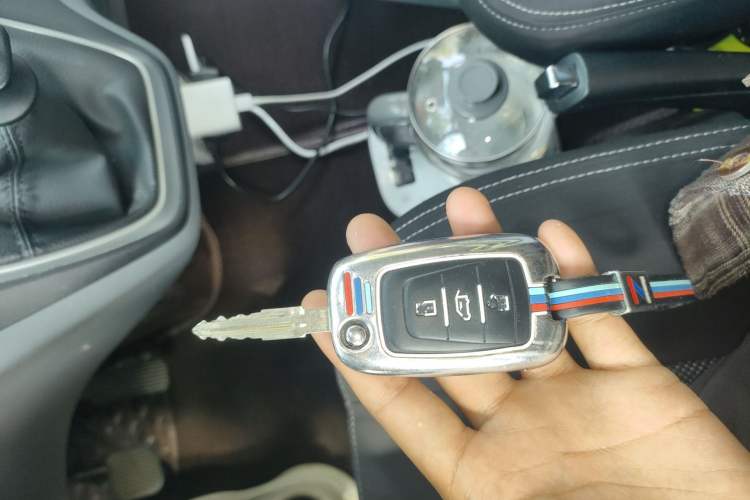 Used SAIC MAXUS Xintu V80 2021 2.0T PLUS Manual City Edition Short Wheelbase Ultra-Low Roof 5/6 Seats
