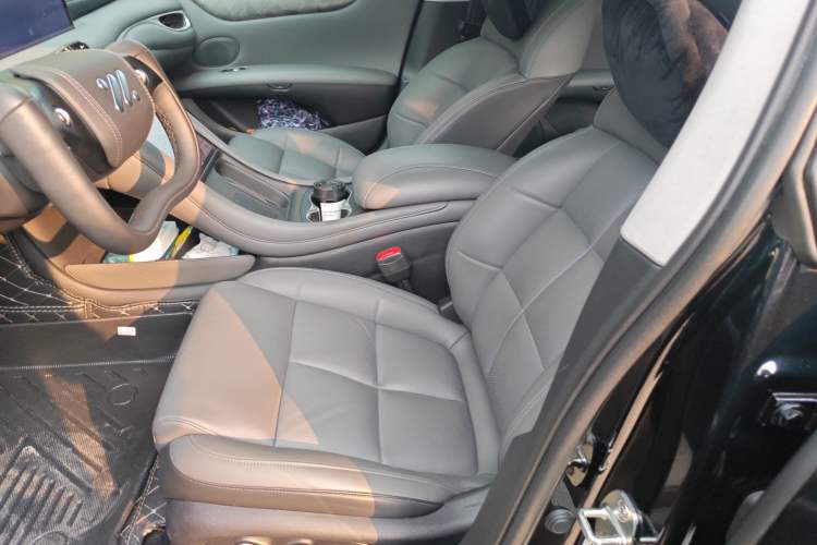 Used IM L6 2024 Max Extended-Range Version Left Front Seat