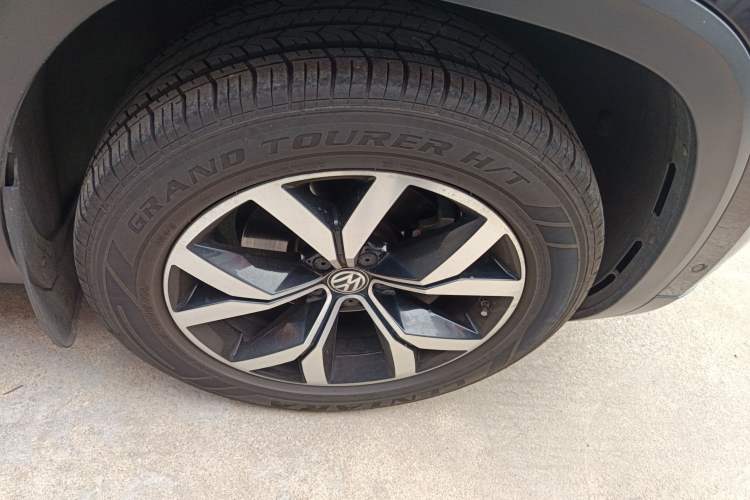 Used Volkswagen Teramont 2017 330TSI Two-Wheel-Drive Luxury Edition Right Front Wheel Hub