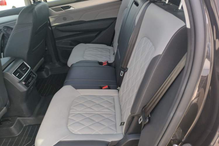 Used Volkswagen Tavendor 2023 380TSI Four-Wheel Drive R-Line Cruise Edition Left Rear Seat