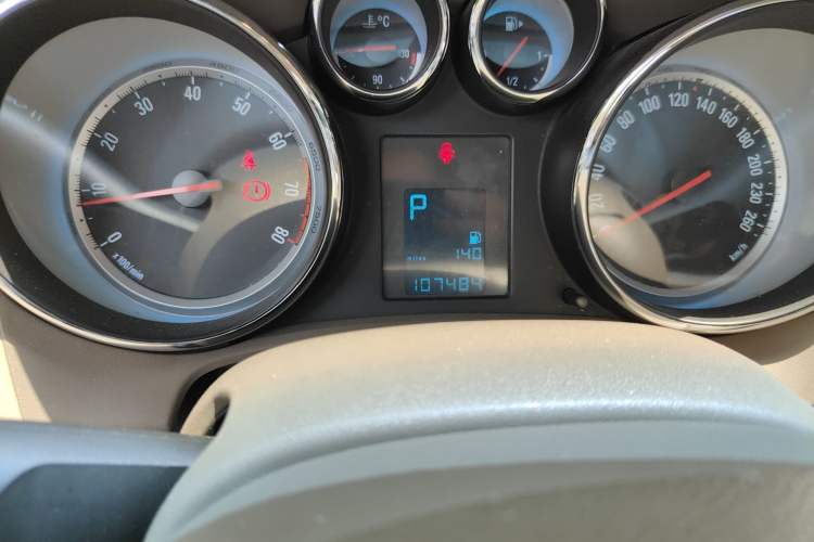 Used Buick GT 2013 GT 1.6L Automatic Fashion Edition Odometer Close Up