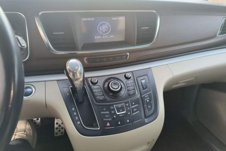 Used Buick GL8 2014 3.0L GT Luxury Business Haoya Edition Audio And AC Panel