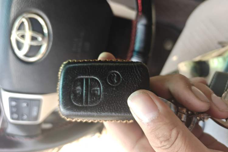 Used Toyota Prado 2010 4.0L Automatic TX-L Vehicle Key