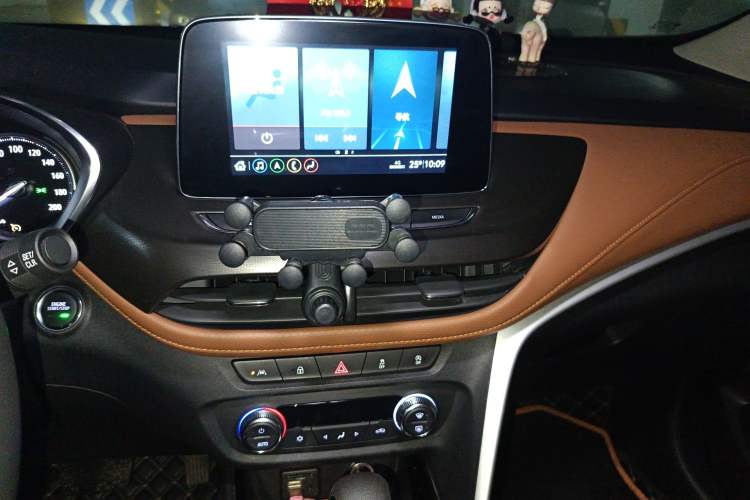 Used Buick Encore 2020 20T CVT Luxury Edition Audio And AC Panel