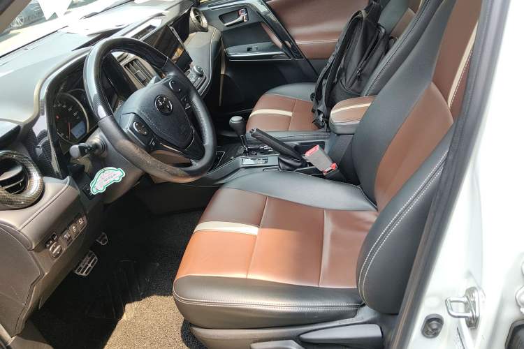 Used Toyota RAV4 2016 2.0L CVT Two-Wheel Drive Fashion Edition China V Standard Left Front Seat