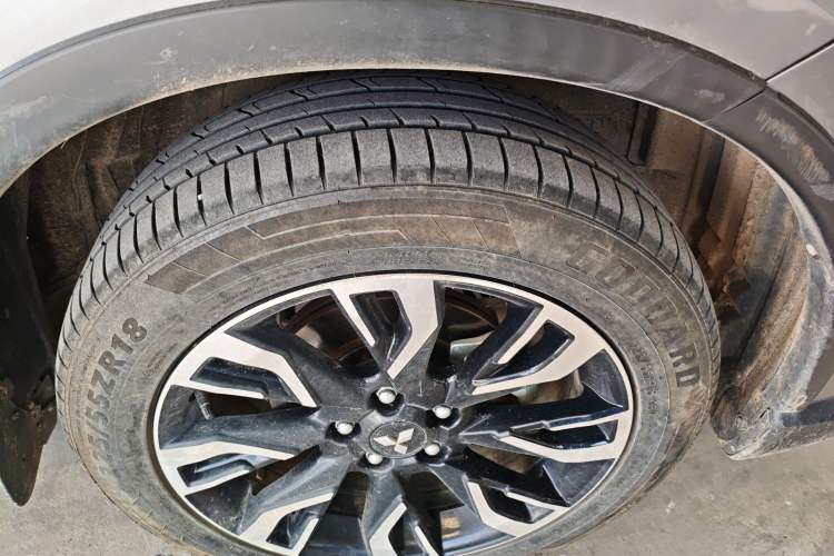 Used Mitsubishi Outlander 2020 2.0L Two-Wheel Drive Comfort Edition 7-Seater Right Front Wheel Hub