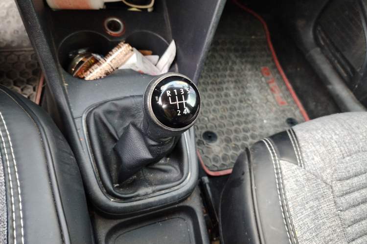 Used Volkswagen Polo 2014 1.4L Manual Fashion Edition Gear Lever