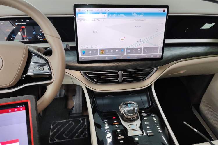 Used Denza D9 2023 DM-i 965 Luxury Model