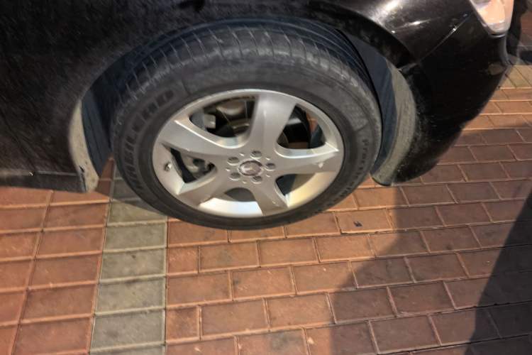 Used Mercedes-Benz R-Class 2014 R 400 4MATIC Business Model Right Front Wheel Hub