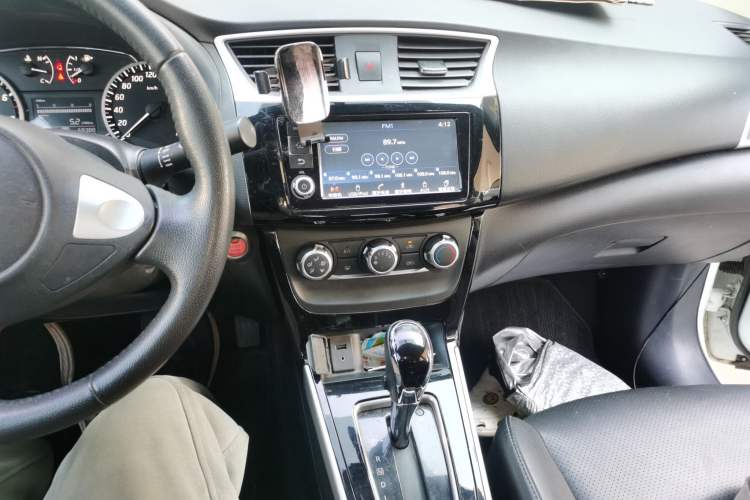 Used Nissan Sylphy 2018 1.6XV CVT Deluxe Edition Audio And AC Panel