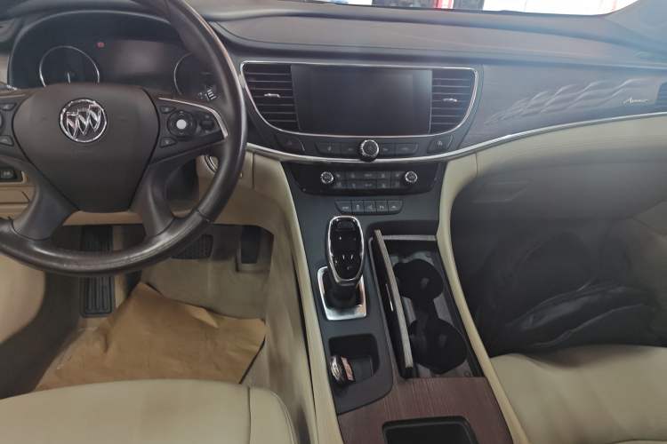 Used Buick LaCrosse 2018 28T Avenir
