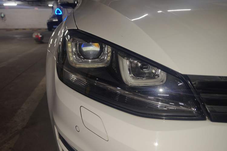 Used Volkswagen Golf 2014 1.4TSI Luxury Travel Edition Right Front Headlight