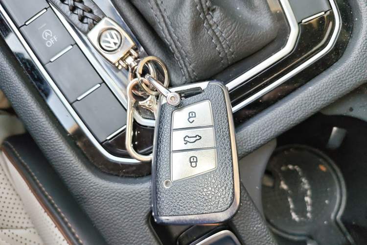 Used Volkswagen Magotan 2024 2 Million Units Zhongxiang Version 330TSI DSG Luxury Edition
