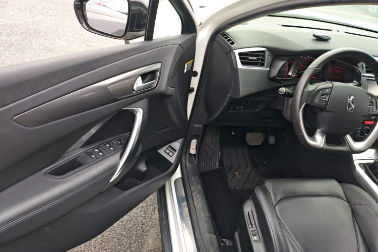 Used DS 6 2016 1.6T Luxury Edition THP160
