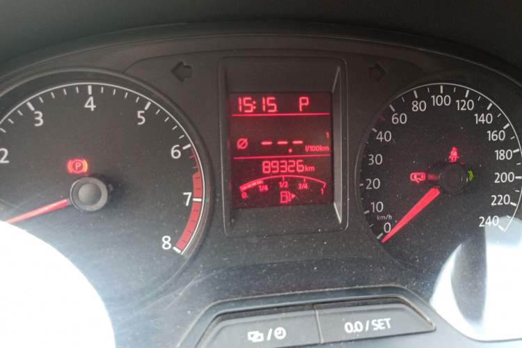 Used Volkswagen Jetta 2015 Value Edition 1.6L Automatic Comfort Version Odometer Close Up