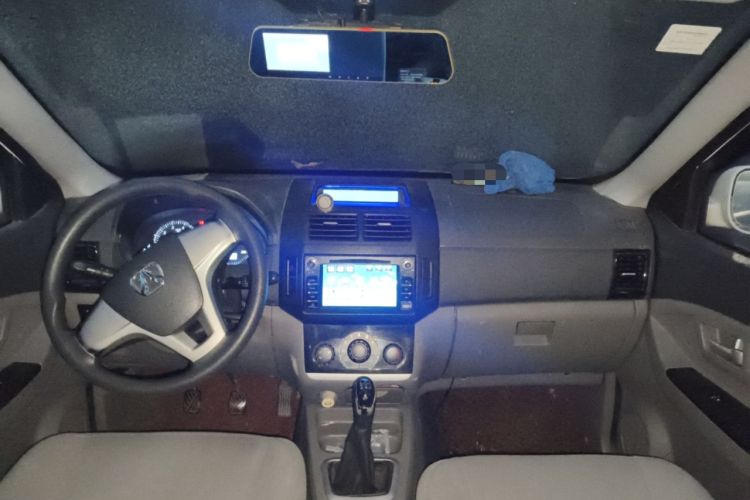 Used BAIC Weiwang M20 2014 1.5L Basic Version DAM15DL Center Console