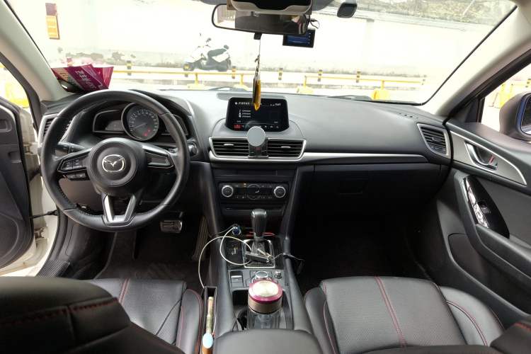 Used Mazda 3 Axela 2017 Hatchback 2.0L Automatic Luxury Model Emission Standard China V