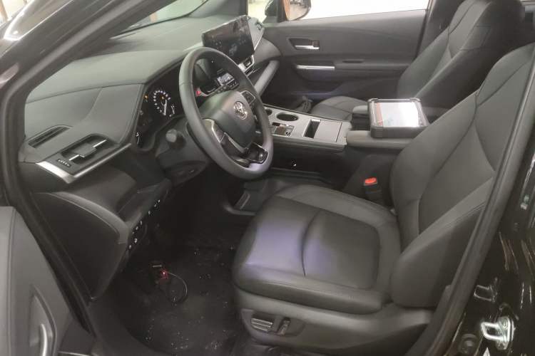 Used Toyota SIENNA 2024 2.5L Hybrid Four-Wheel Drive Prestige Edition Left Front Seat