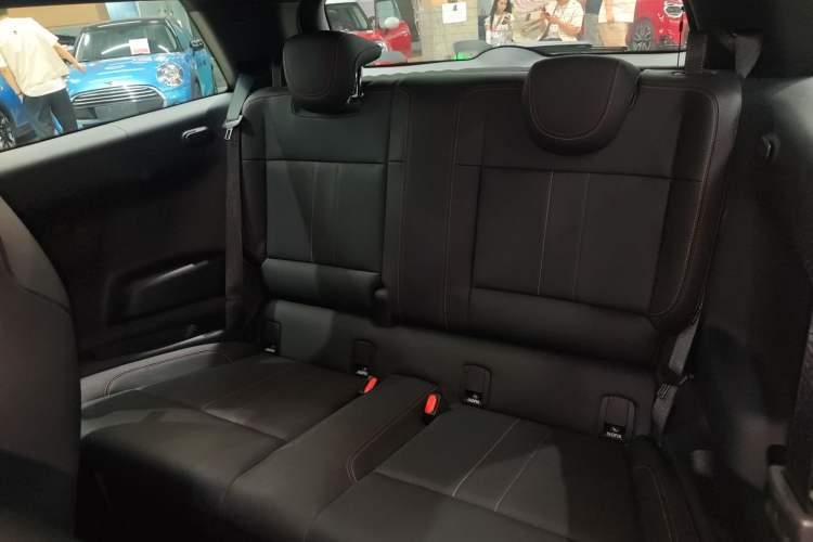 Used MINI Electric COOPER 2024 452km COOPER SE Racing Driver Left Rear Seat