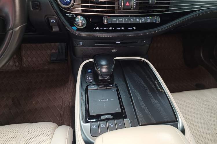 Used Lexus LS 2021 500h Executive Edition
