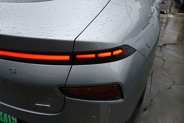 Used XPeng P7 2022 586G Exterior 3