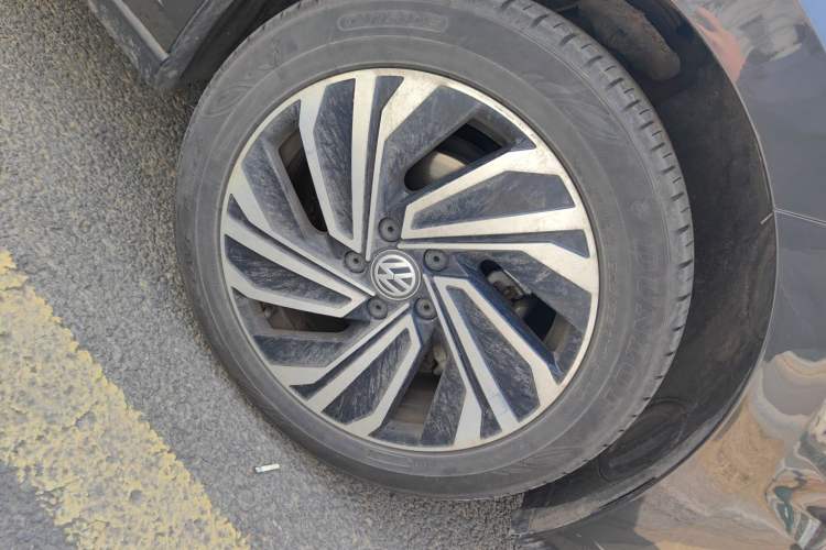 Used Volkswagen Sagitar 2021 280TSI DSG Excellence Edition Right Front Wheel Hub