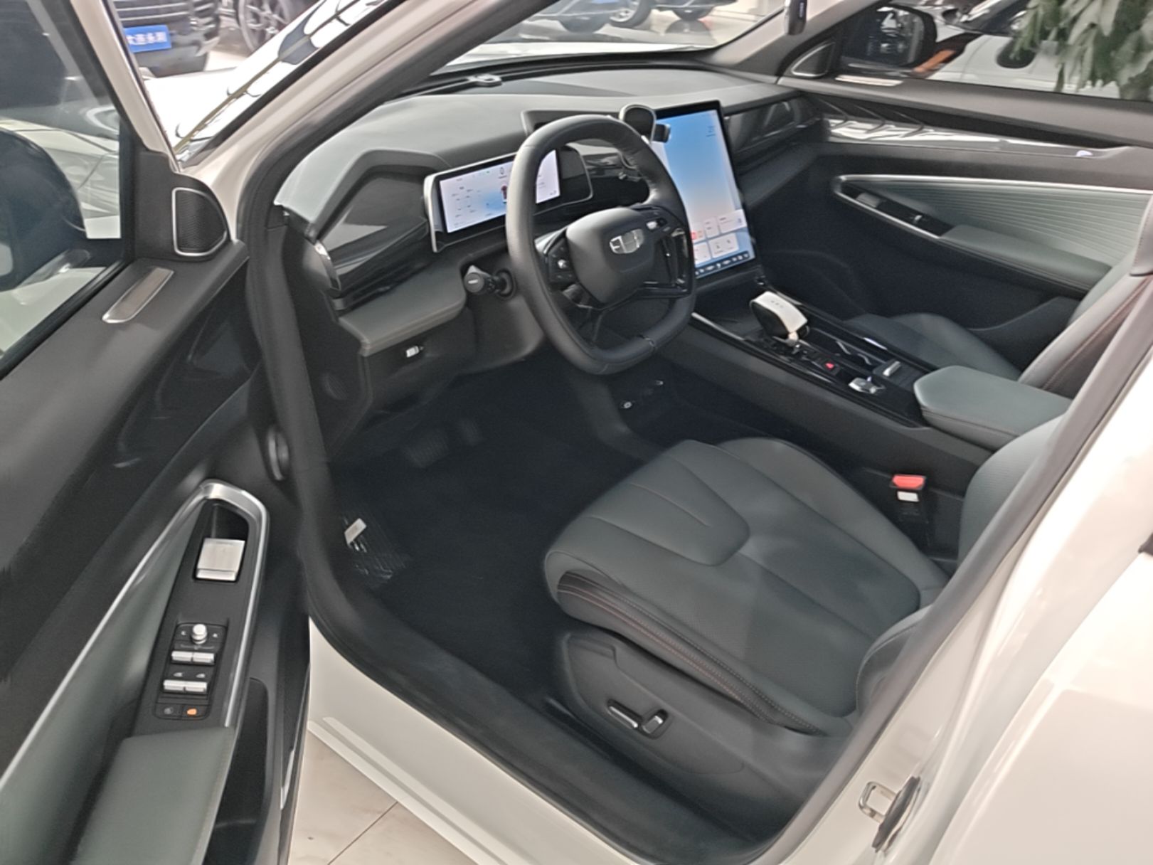 Geely Auto Emgrand X7 Sport 2024 1.5TD Smart Connect+ — снимка 18