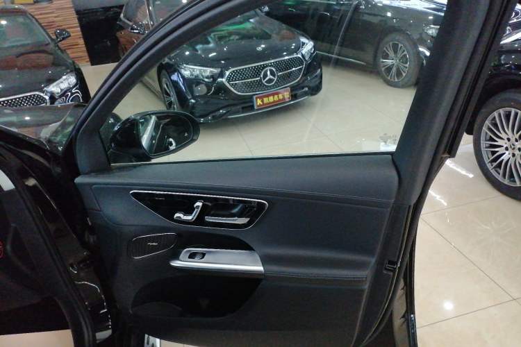 Used Mercedes-Benz GLC 2023 GLC 300 L 4MATIC Dynamic Edition 5-seater
