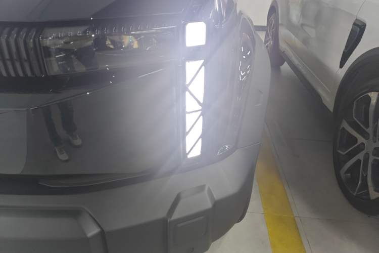 Used iCAR 03 2024 501km Four-wheel Drive Long-Range Advanced Version Left Front Headlight