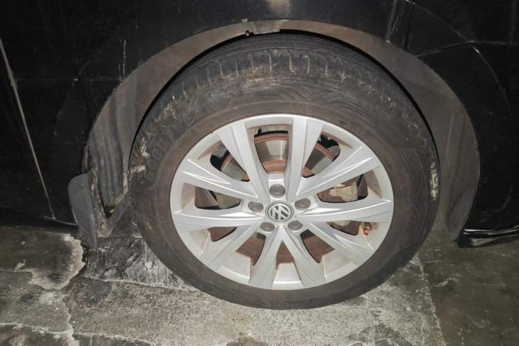 Used Volkswagen Lavida 2015 1.6L Manual Comfort Edition Right Front Wheel Hub