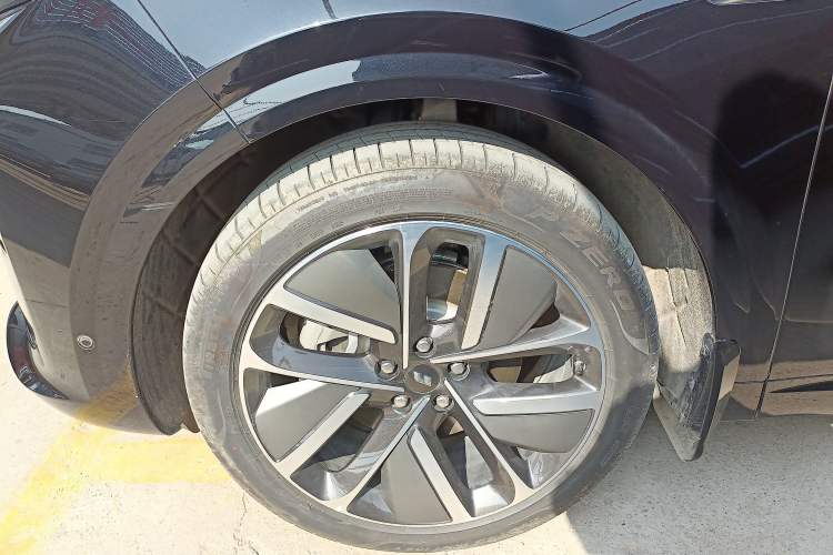 Used Li Auto L6 2024 Pro Model Left Front Wheel Hub