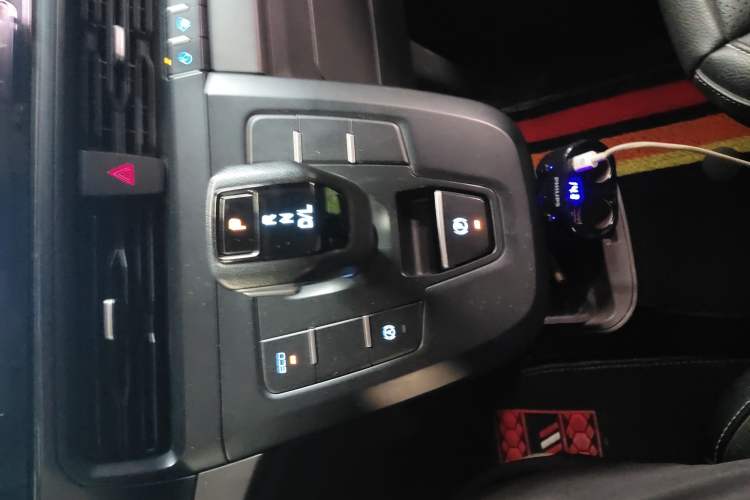 Used Ford Transit 2023 2.0T Gasoline Automatic Multi-Function Commercial Vehicle Mid-Drive Mid-Roof 5/6 Seats
