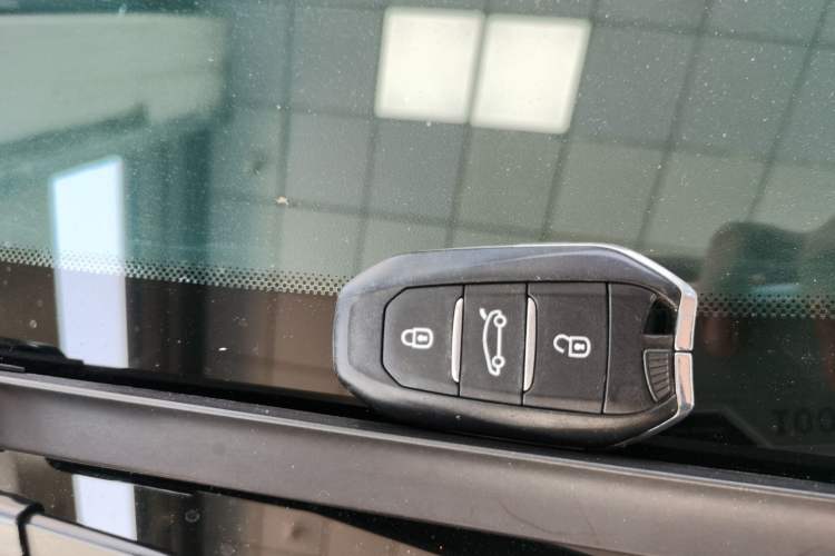 Used DS 6 2014 1.6T Luxury Edition THP200