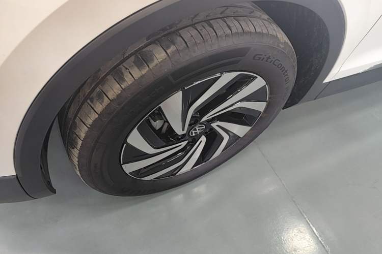 Used Volkswagen Tiguan L 2025 Model, Outstanding Version, 300TSI Automatic Two-Wheel Drive Longteng Edition
