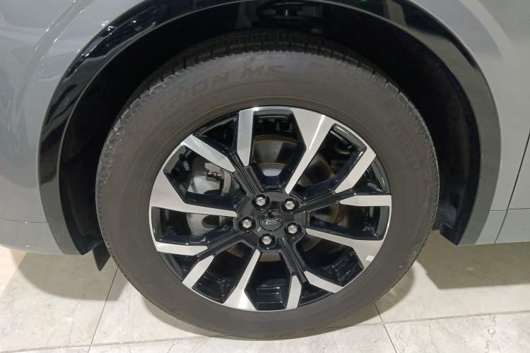 Used Ford Edge 2025 Ford Explorer L 2.0T EcoBoost E-Hybrid Four-Wheel-Drive 7-Seater Supreme Model
