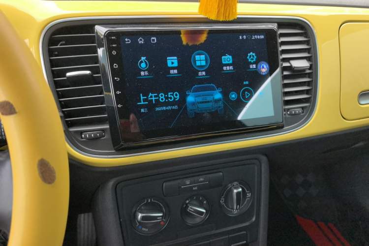 Used Volkswagen Beetle 2013 1.4TSI Fashion Edition Audio And AC Panel