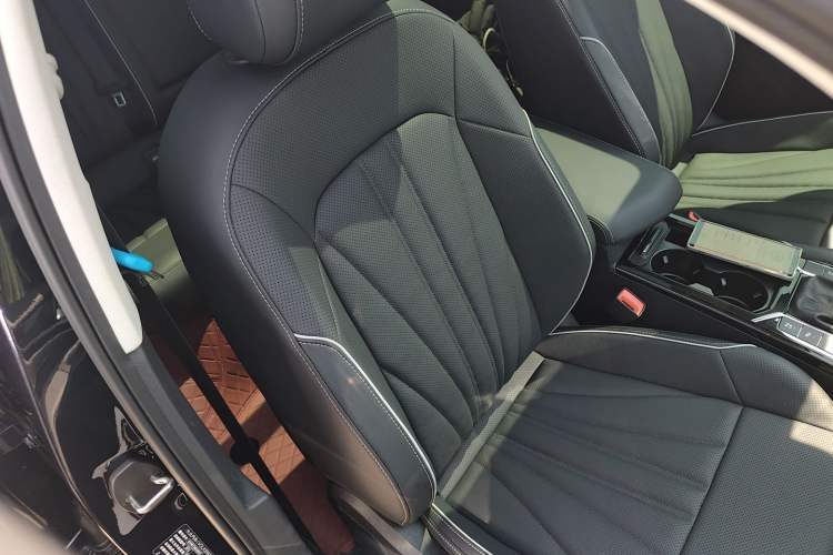 Used Volkswagen Passat 2024 380TSI Starry Dragon Edition Right Front Seat