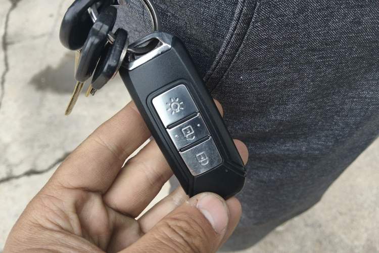 Used SWM X7 2016 1.5T Manual Luxury Edition 7 Seats Vehicle Key