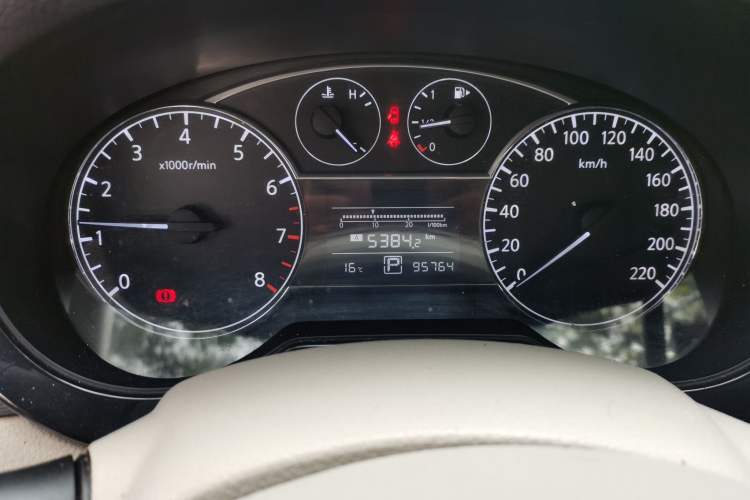 Used Nissan Tiida 2013 1.6L CVT Cool Cafe Edition
