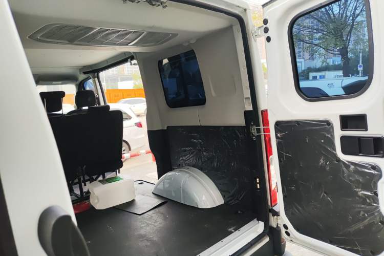 Used Iveco Eurocargo 2021 3.0T Automatic Chao Rui Short Wheelbase Low-Roof Side-Sliding Door F1C
